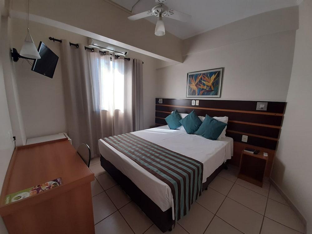 Hotel Ferraz Pouso Alegre Bagian luar foto