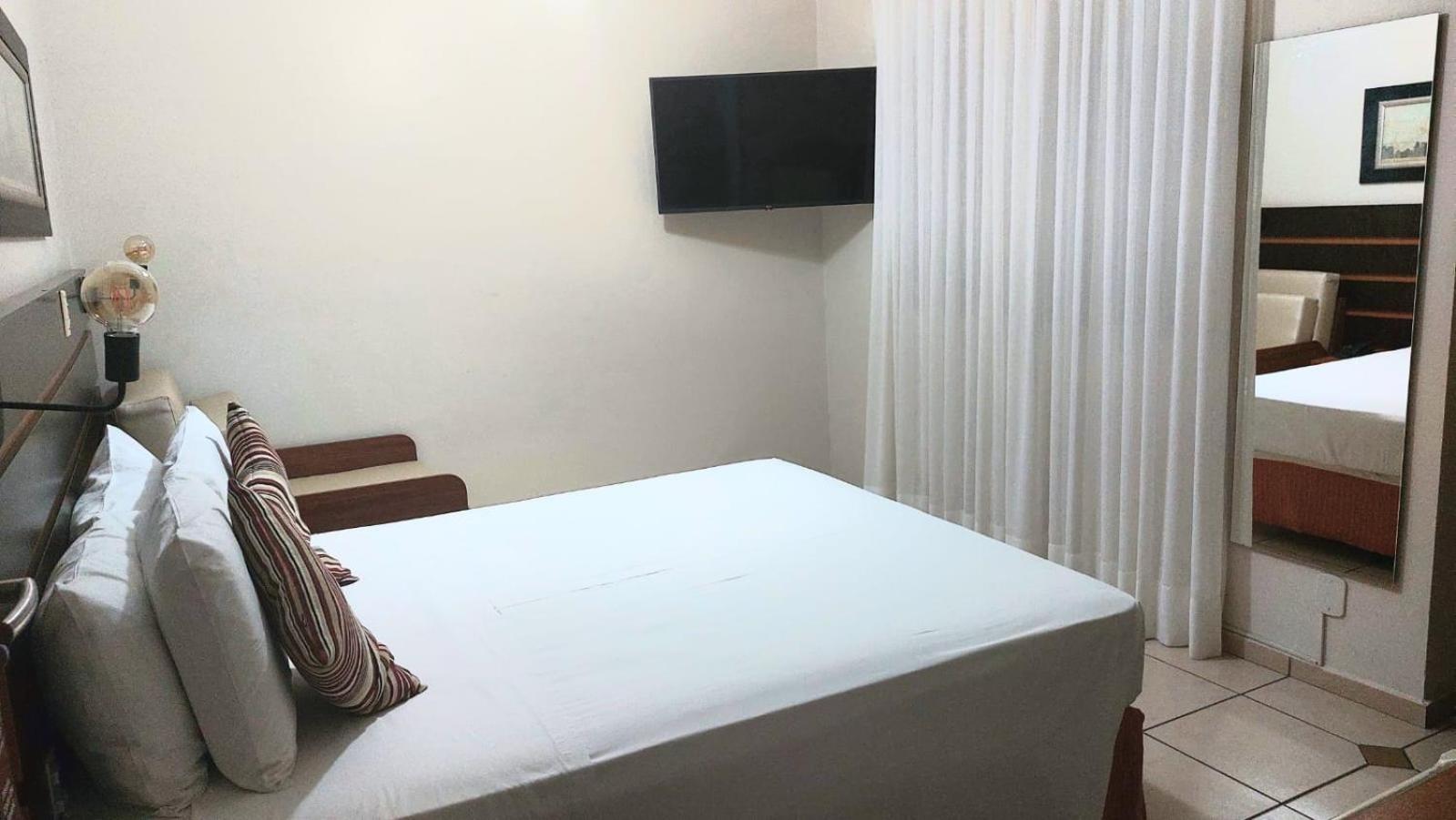 Hotel Ferraz Pouso Alegre Bagian luar foto