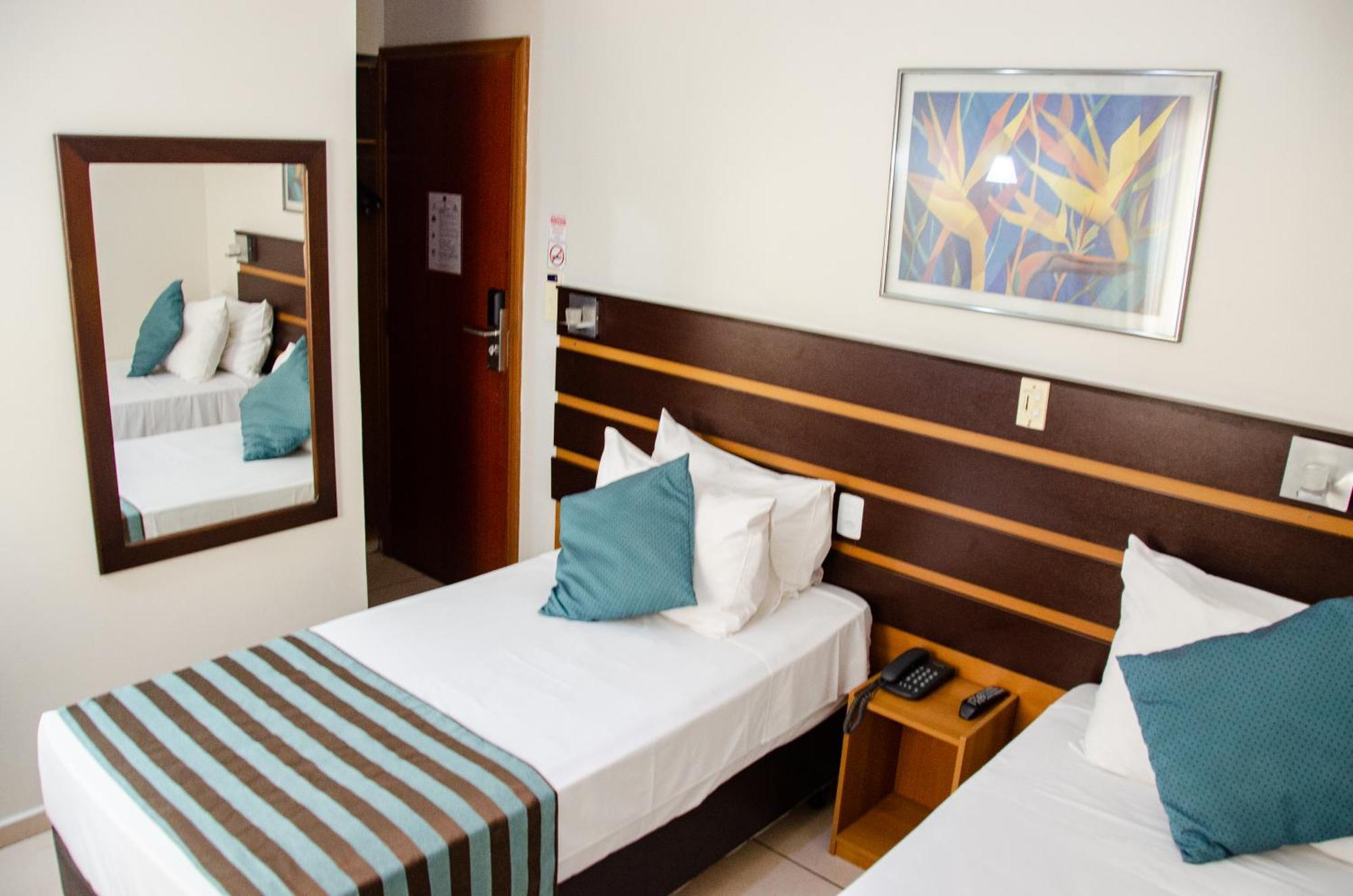 Hotel Ferraz Pouso Alegre Bagian luar foto