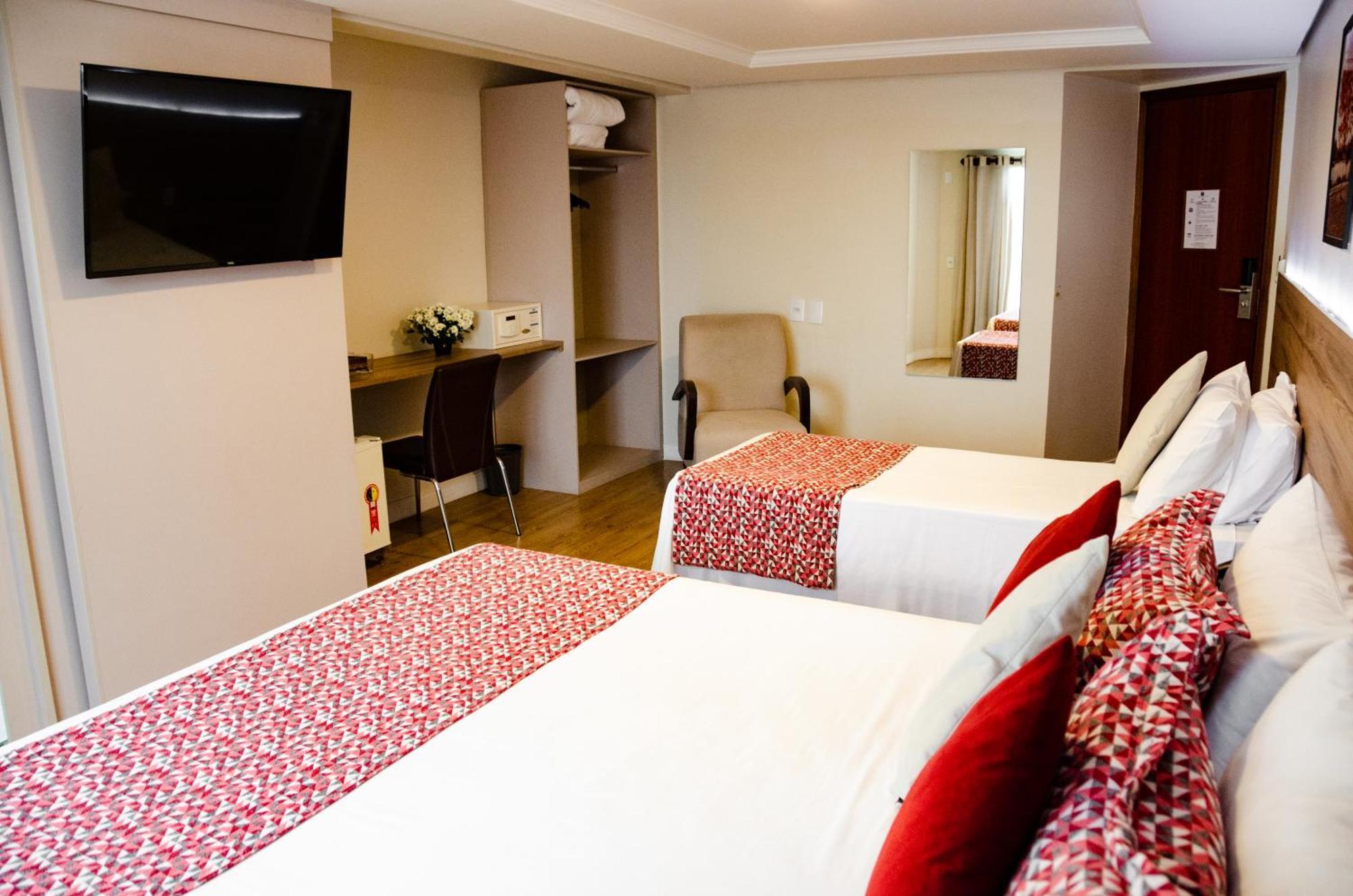 Hotel Ferraz Pouso Alegre Bagian luar foto