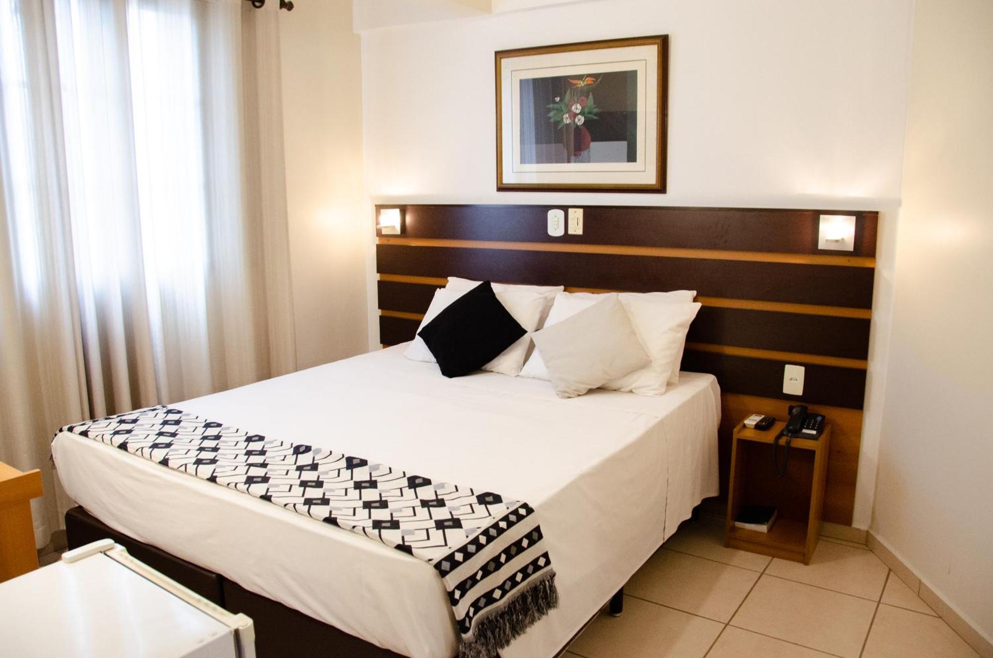 Hotel Ferraz Pouso Alegre Bagian luar foto