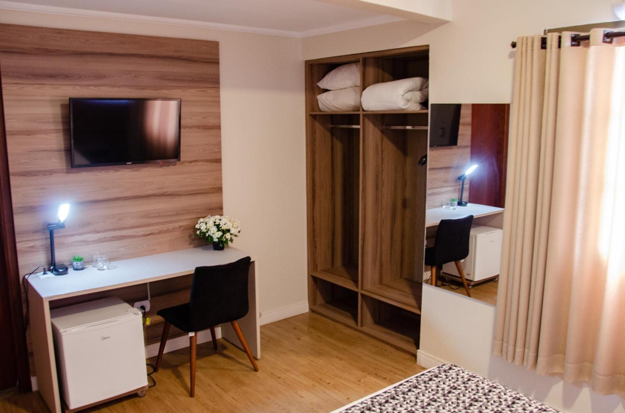 Hotel Ferraz Pouso Alegre Bagian luar foto