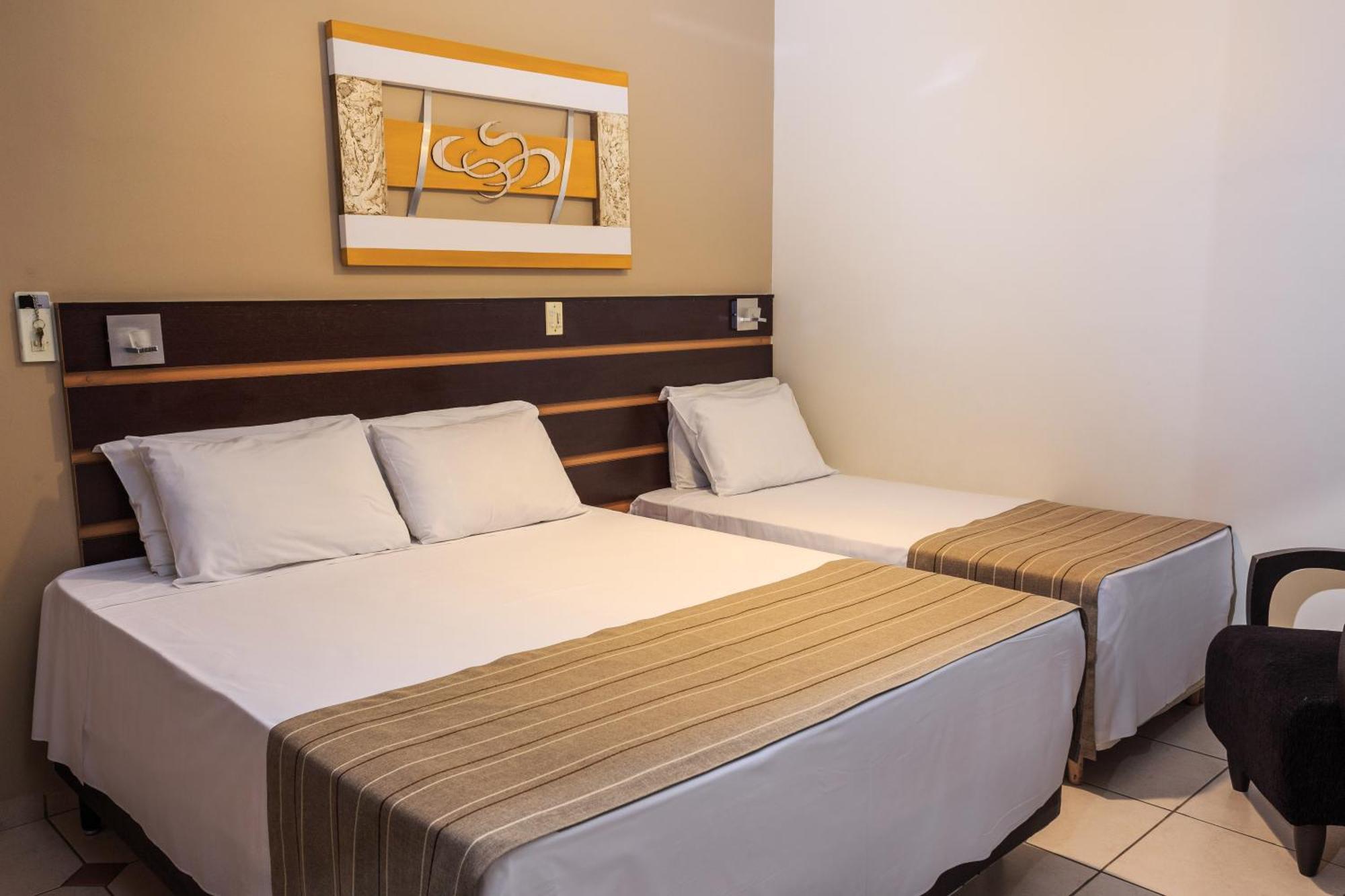 Hotel Ferraz Pouso Alegre Bagian luar foto