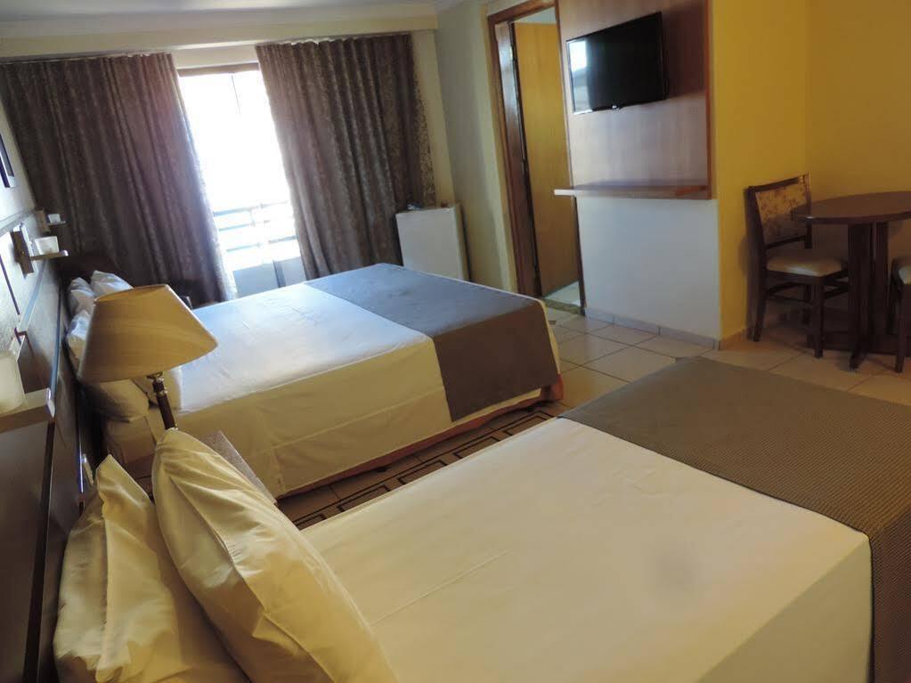 Hotel Ferraz Pouso Alegre Bagian luar foto